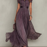 Flavia | Vestido Largo Morado con Escote de Ojo de Cerradura y Ribete de Encaje en Chifón