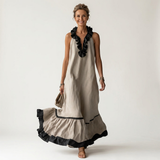 Serafina | Vestido Maxi sin Mangas con Cuello de Volantes y Ribete Contraste