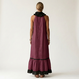 Serafina | Vestido Maxi sin Mangas con Cuello de Volantes y Ribete Contraste